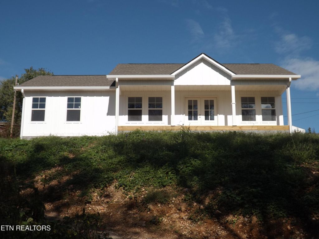 Photo of 324 Wilson Hurst St, Tazewell, TN 37879 (MLS # 1308496)