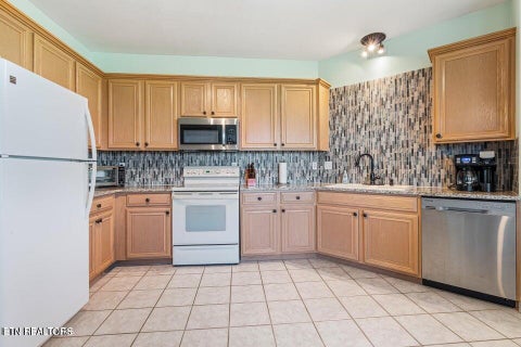 Tiny photo for 565 Rarity Bay Pkwy #APT 206, Vonore, TN 37885 (MLS # 1359720)