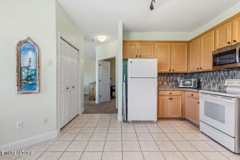Tiny photo for 565 Rarity Bay Pkwy #APT 206, Vonore, TN 37885 (MLS # 1359720)