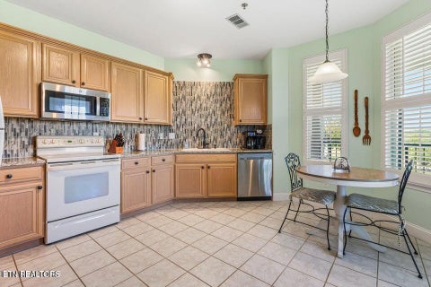 Tiny photo for 565 Rarity Bay Pkwy #APT 206, Vonore, TN 37885 (MLS # 1359720)