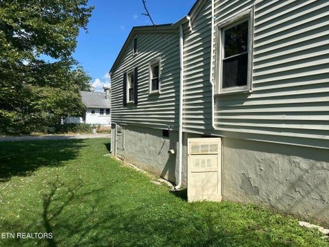 Tiny photo for 517 E Central Ave, LaFollette, TN 37766 (MLS # 1355682)