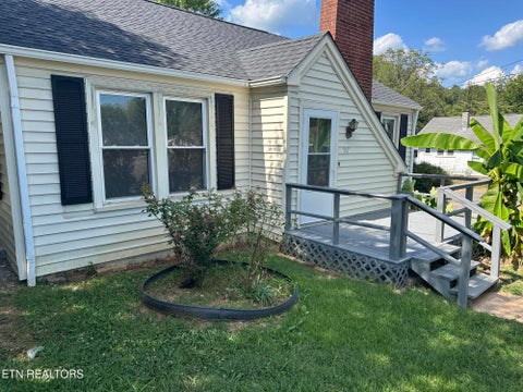 Photo of 517 E Central Ave, LaFollette, TN 37766 (MLS # 1355682)