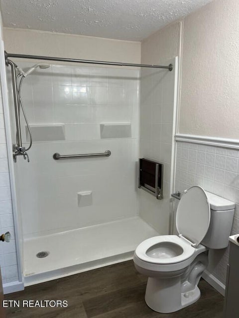 Tiny photo for 517 E Central Ave, LaFollette, TN 37766 (MLS # 1355682)