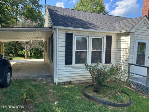 Tiny photo for 517 E Central Ave, LaFollette, TN 37766 (MLS # 1355682)