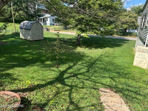 Tiny photo for 517 E Central Ave, LaFollette, TN 37766 (MLS # 1355682)