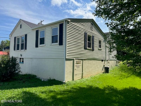 Tiny photo for 517 E Central Ave, LaFollette, TN 37766 (MLS # 1355682)