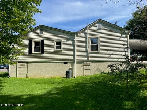 Tiny photo for 517 E Central Ave, LaFollette, TN 37766 (MLS # 1355682)