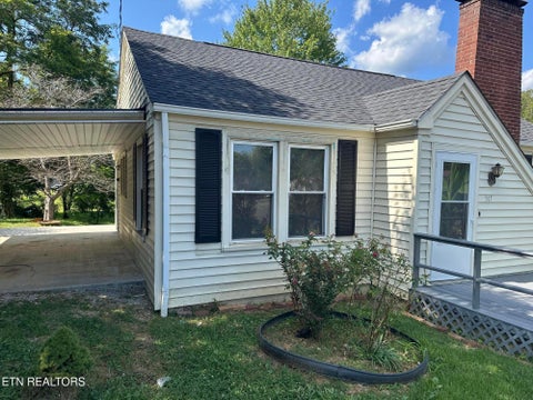 Tiny photo for 517 E Central Ave, LaFollette, TN 37766 (MLS # 1355682)