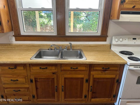 Tiny photo for 517 E Central Ave, LaFollette, TN 37766 (MLS # 1355682)