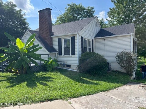 Tiny photo for 517 E Central Ave, LaFollette, TN 37766 (MLS # 1355682)