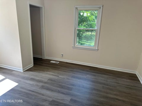 Tiny photo for 517 E Central Ave, LaFollette, TN 37766 (MLS # 1355682)