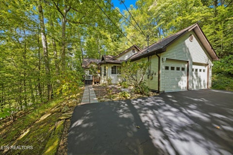 Photo of 688 Ownby Drive, Gatlinburg, TN 37738 (MLS # 1356270)