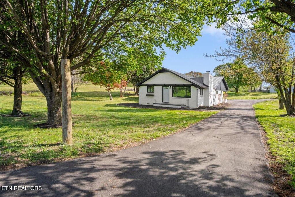 Photo of 759 N Old Tellico Hwy, Madisonville, TN 37354 (MLS # 1306745)