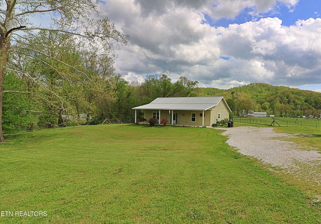Photo of 162 Floyd Jeffers Rd, Huntsville, TN 37756 (MLS # 1298858)