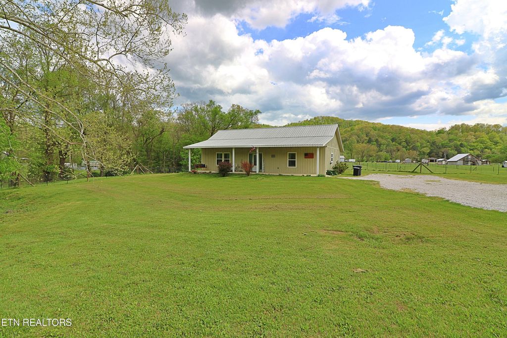 Photo of 162 Floyd Jeffers Rd, Huntsville, TN 37756 (MLS # 1298858)