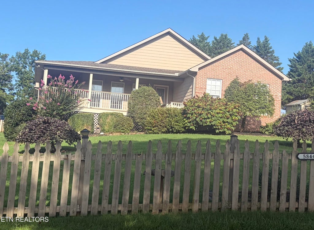 Photo of 5844 Hutton Ridge Rd, Maryville, TN 37801 (MLS # 1351950)
