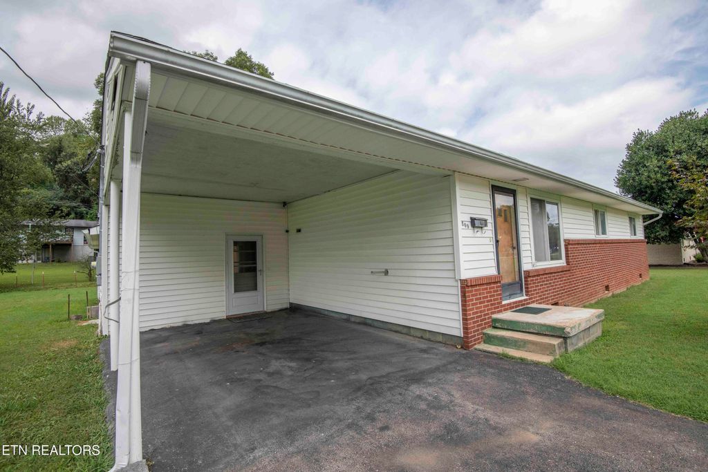 Photo of 509 Riverside Drive, Clinton, TN 37716 (MLS # 1312818)