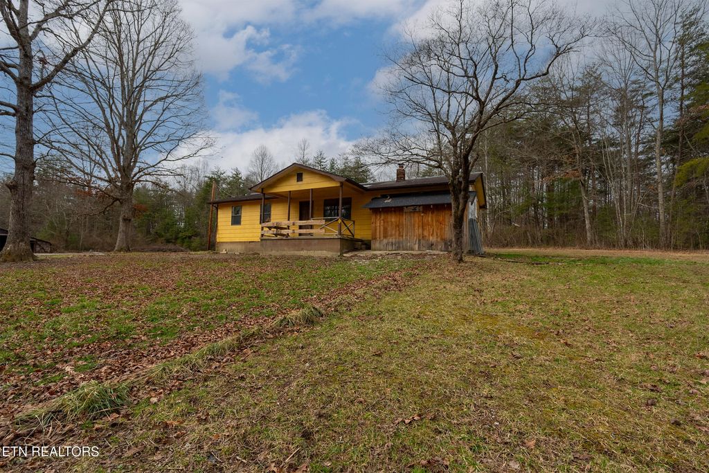 Photo of 1567 Twin Bridge Rd, Deer Lodge, TN 37726 (MLS # 1290998)