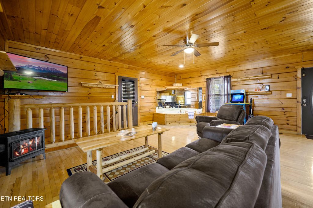 Photo of 634 Magic Kingdom Lane, Sevierville, TN 37876 (MLS # 1340922)