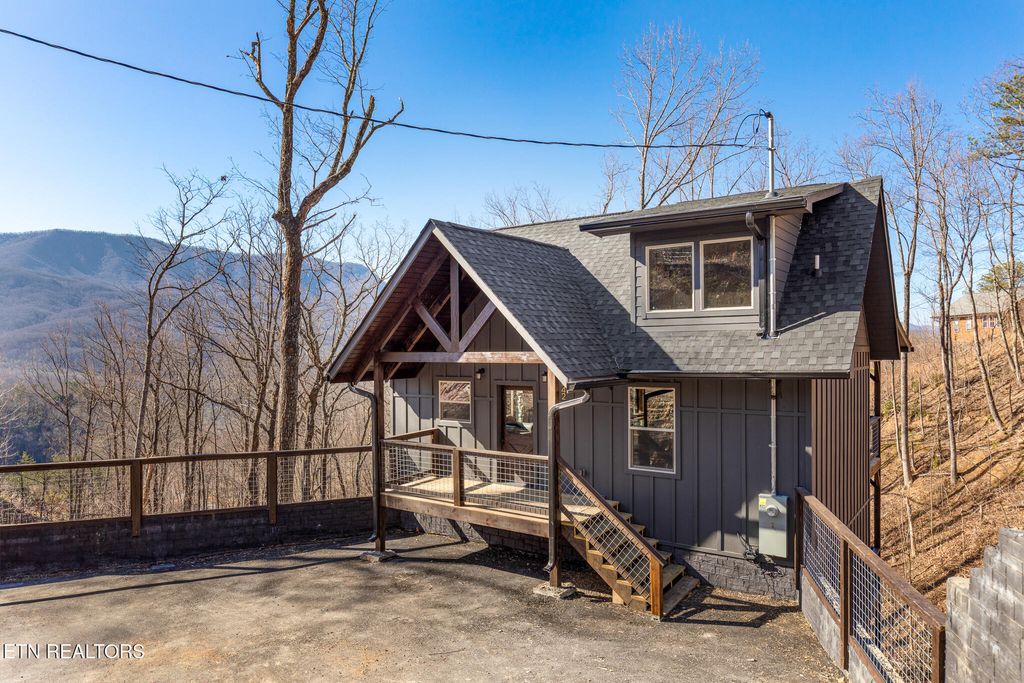 Photo of 1042 Deer Path LN Lane, Gatlinburg, TN 37738 (MLS # 1293231)