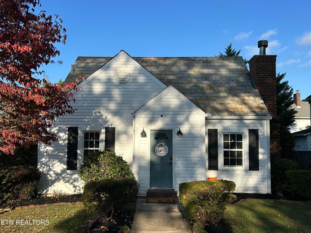 Photo of 405 N Hill St, Lenoir City, TN 37771 (MLS # 1320714)