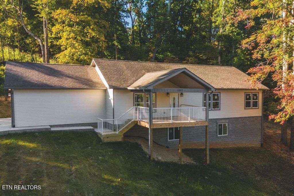 Photo of 1002 Baldwins View Drive, New Market, TN 37820 (MLS # 1326003)