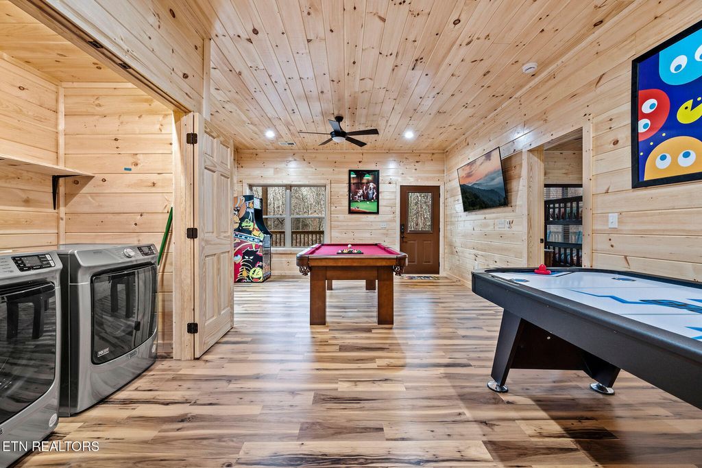Photo of 2184 Beach Front Drive, Sevierville, TN 37876 (MLS # 1316302)