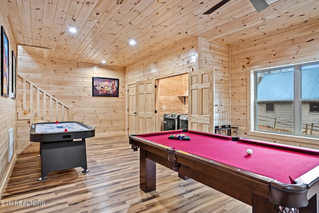 Photo of 2184 Beach Front Drive, Sevierville, TN 37876 (MLS # 1316302)