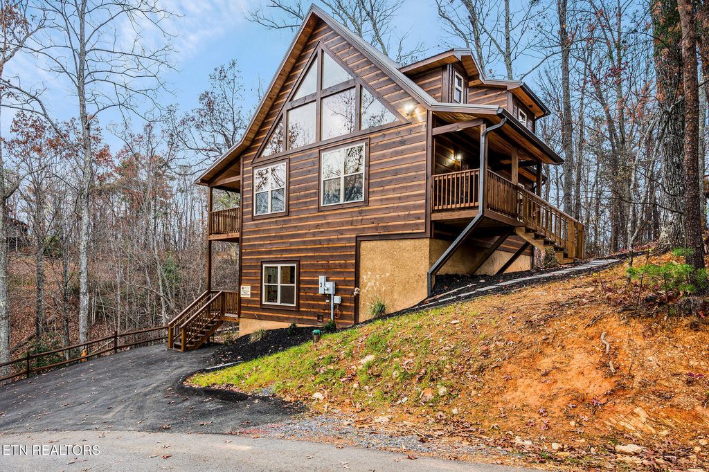 Photo of 2184 Beach Front Drive, Sevierville, TN 37876 (MLS # 1316302)