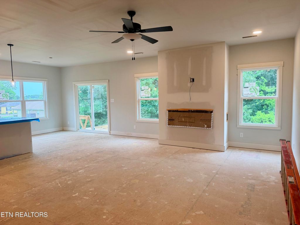 Photo of 222 English Oak Lane, Lenoir City, TN 37771 (MLS # 1349128)