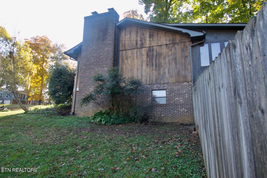 Photo of 927 Oxford Hills Drive, Maryville, TN 37803 (MLS # 1320497)