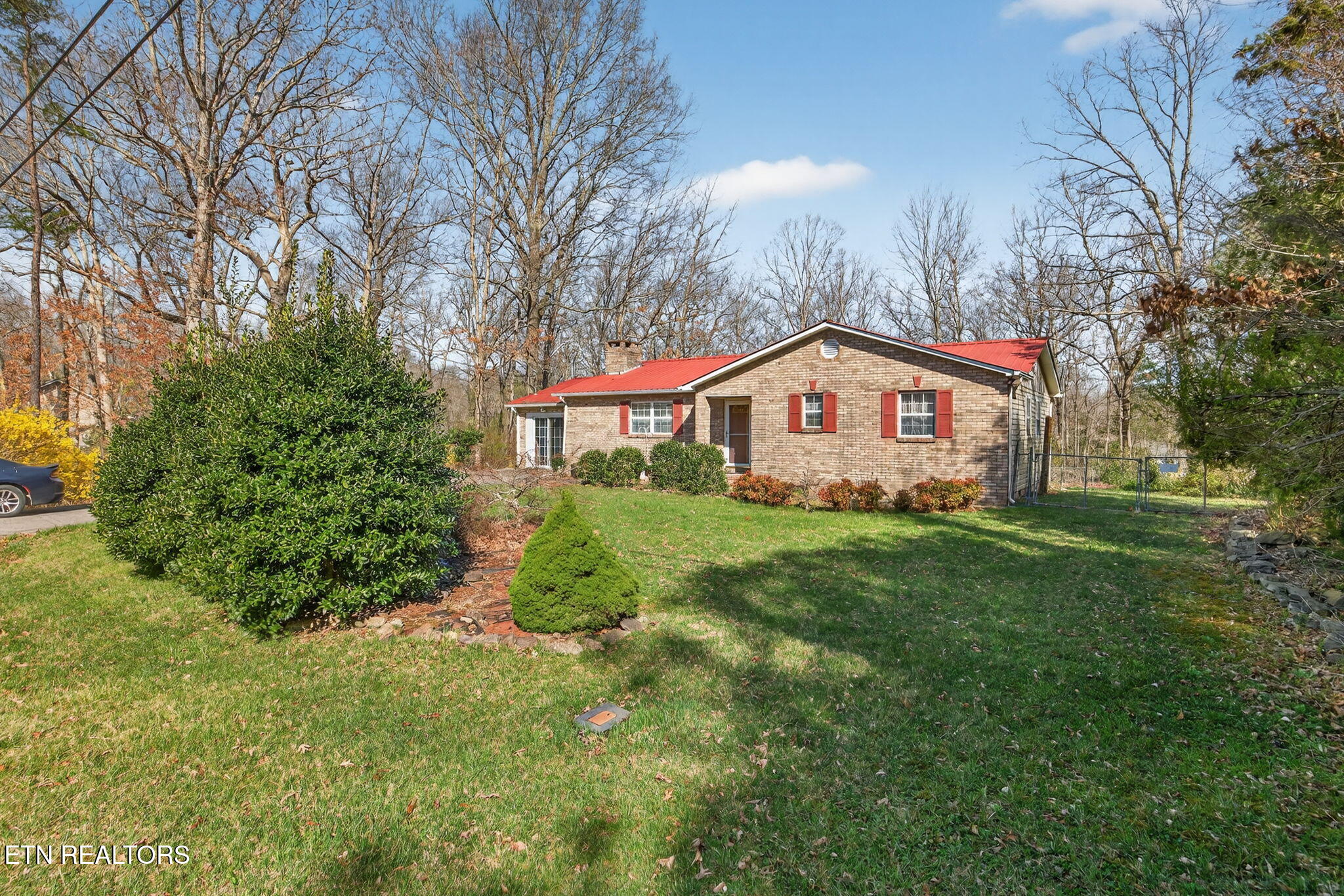 2-web-or-mls-9217 Hondo Dr, Crossville__
