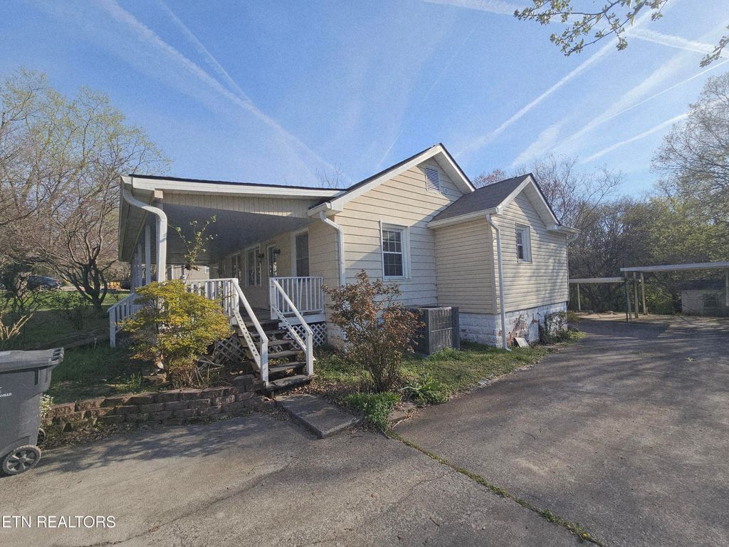 Photo of 2304 Croydon Rd, Knoxville, TN 37921 (MLS # 1332774)