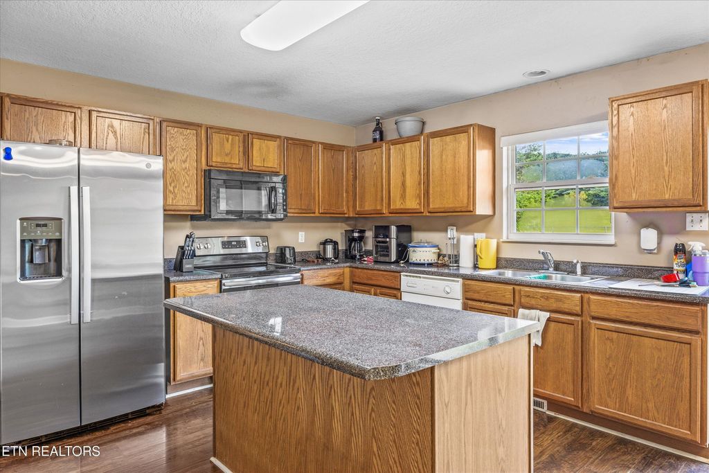 Photo of 704 Pointe South Drive, Walland, TN 37886 (MLS # 1310315)