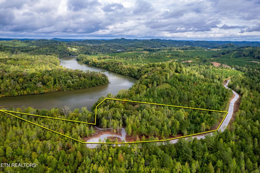Photo of 104 Pineview Lane, Vonore, TN 37885 (MLS # 1316734)