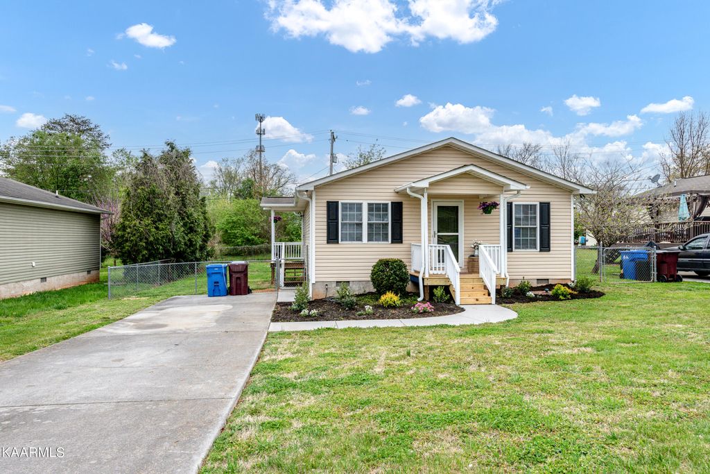 Photo of 144 W Bell St, Alcoa, TN 37701 (MLS # 1223640)