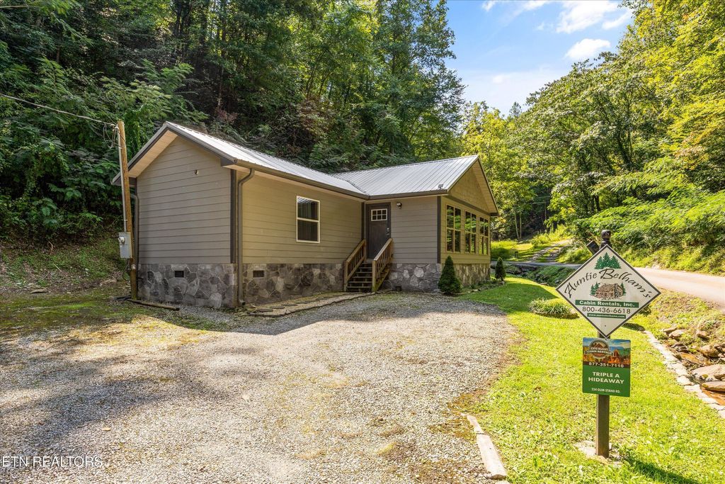 Photo of 234 Gum Stand Rd, Sevierville, TN 37876 (MLS # 1315220)