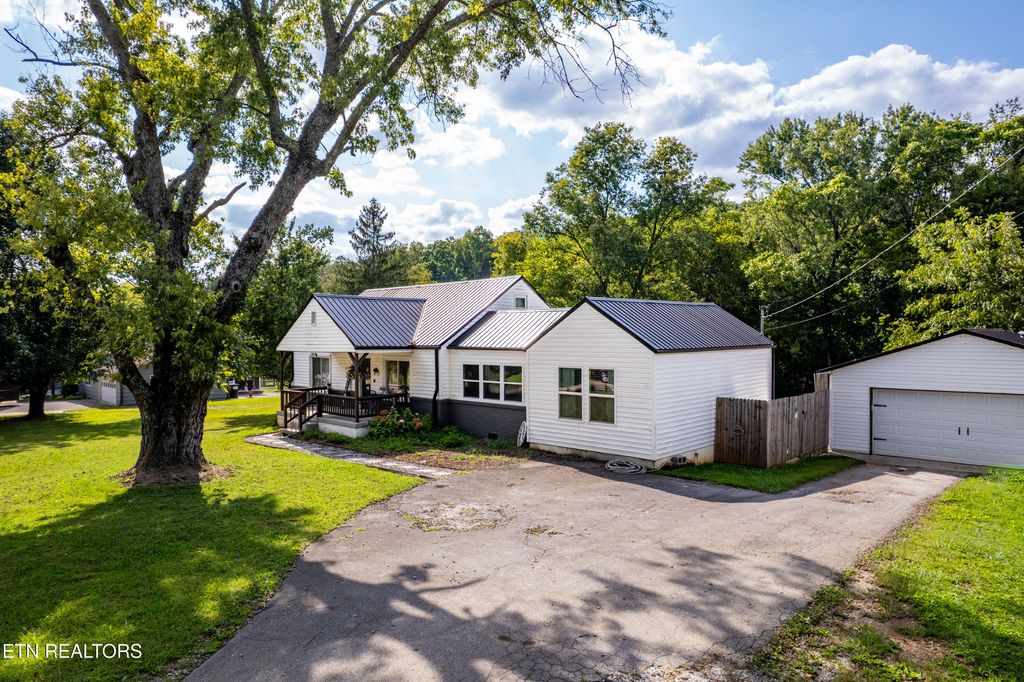 Photo of 4149 Sevierville Rd, Maryville, TN 37804 (MLS # 1317263)