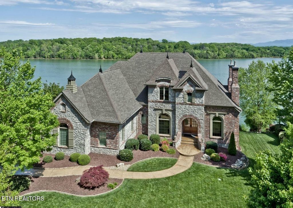 Photo of 195 Rock Point Drive, Vonore, TN 37885 (MLS # 1316417)