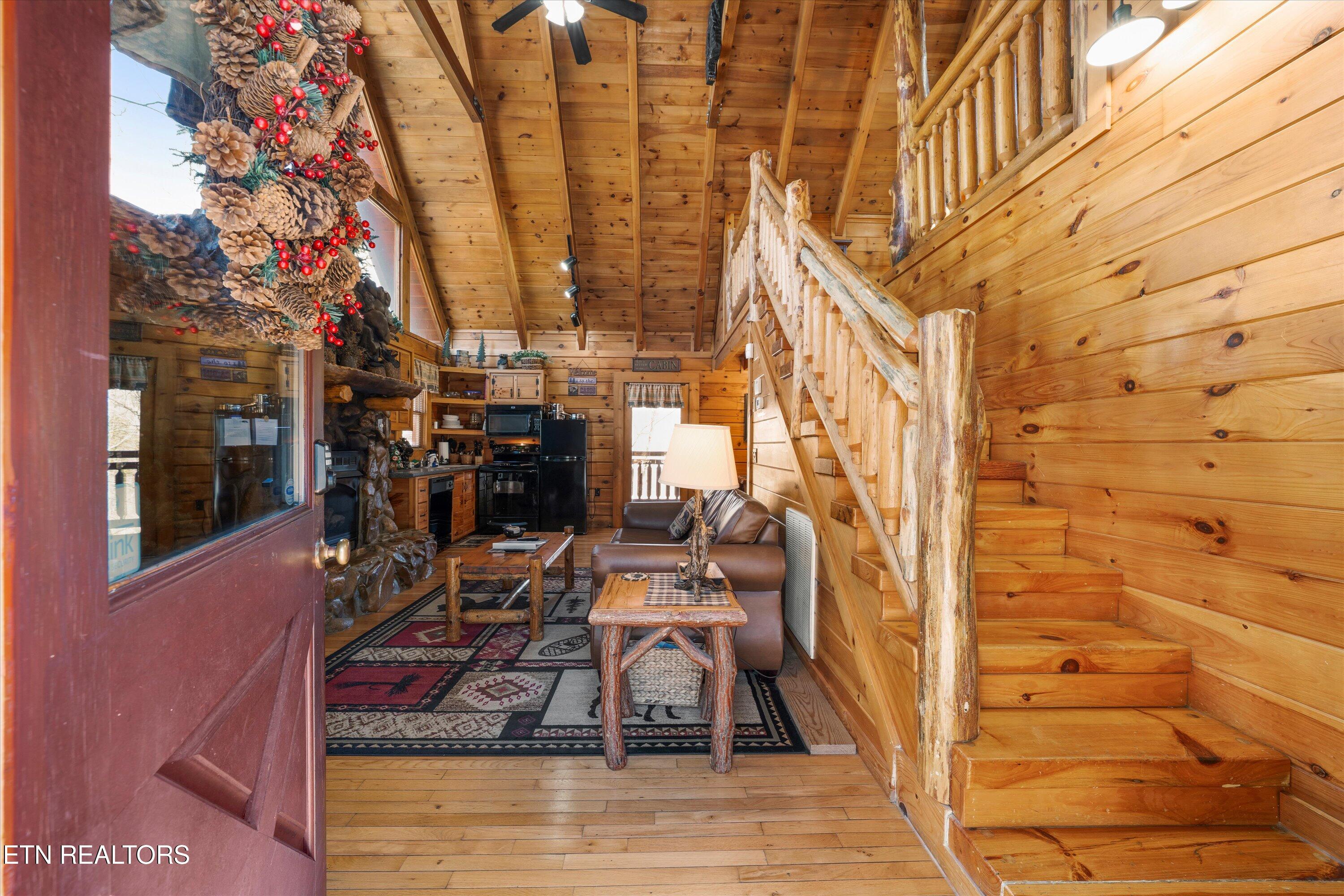 1906 Buckeye View Way