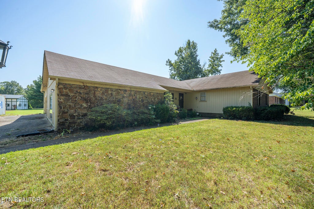 Photo of 17 Westchester Court, Jackson, TN 38305 (MLS # 1354578)