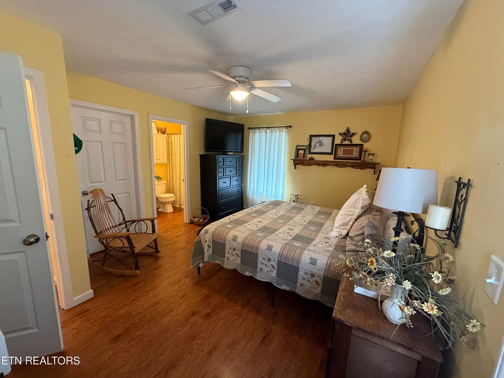 Photo of 1725 Watauga St, Sevierville, TN 37876 (MLS # 1329393)