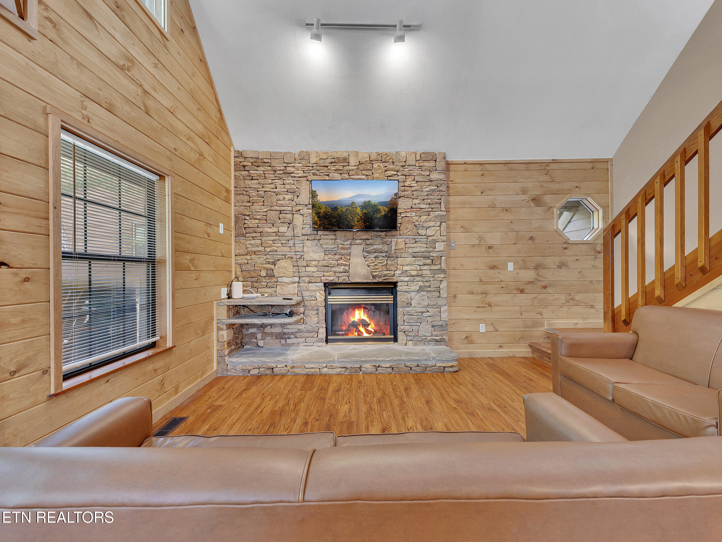 2733 Timber Way