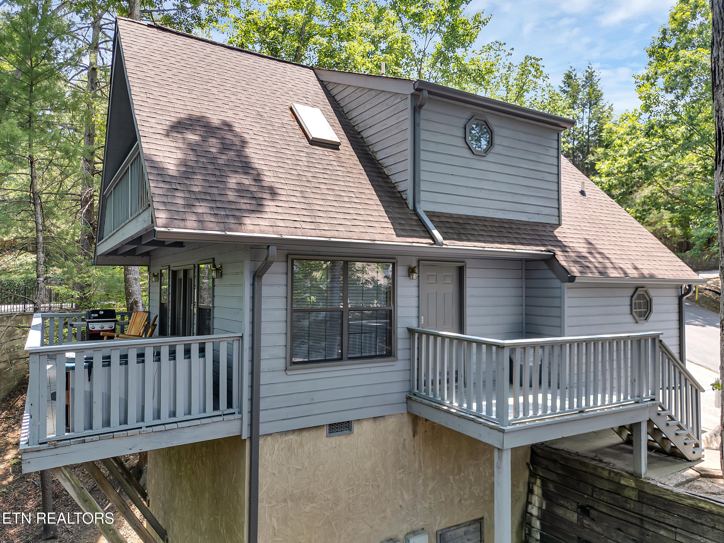 2733 Timber Way