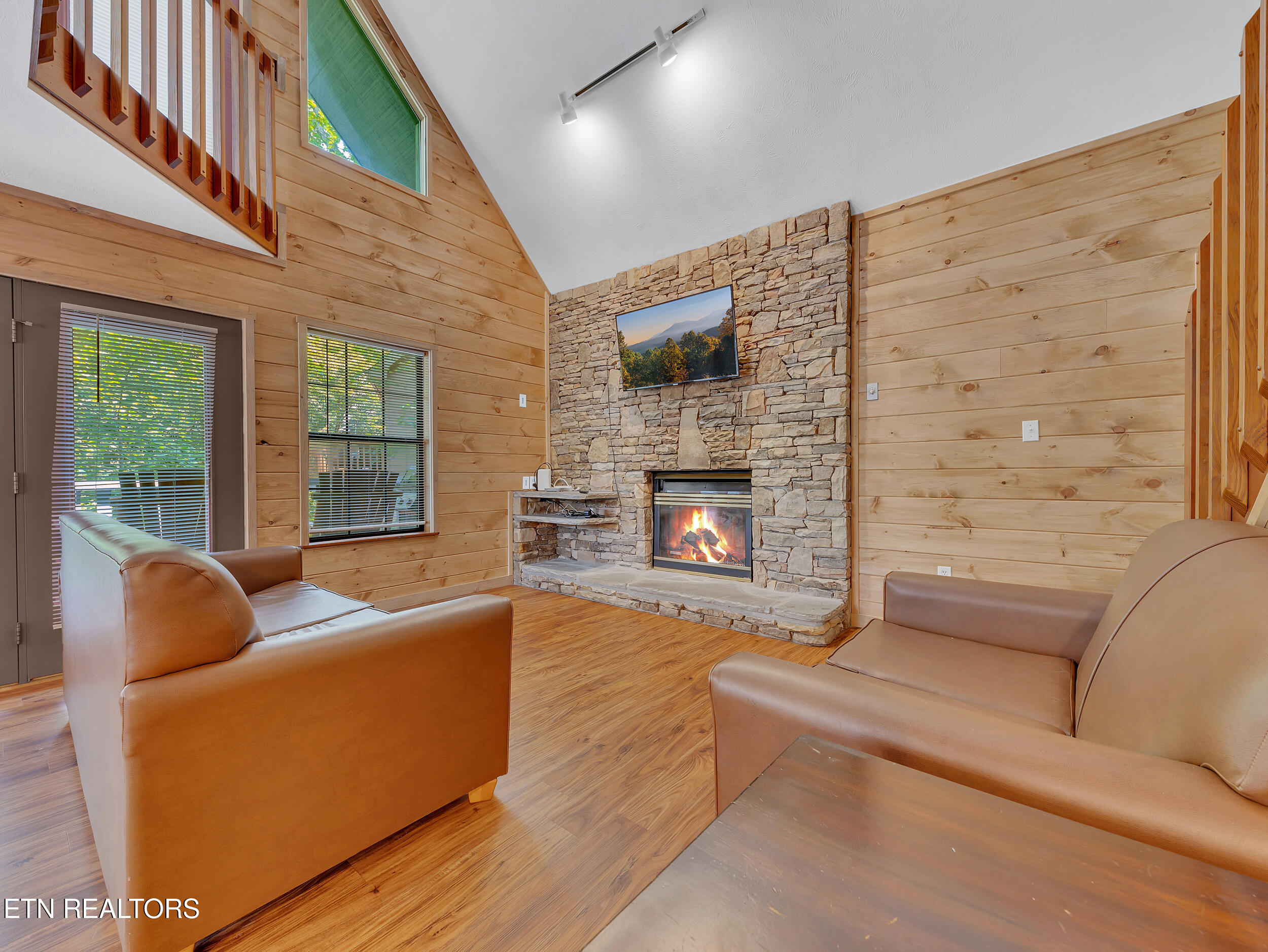2733 Timber Way