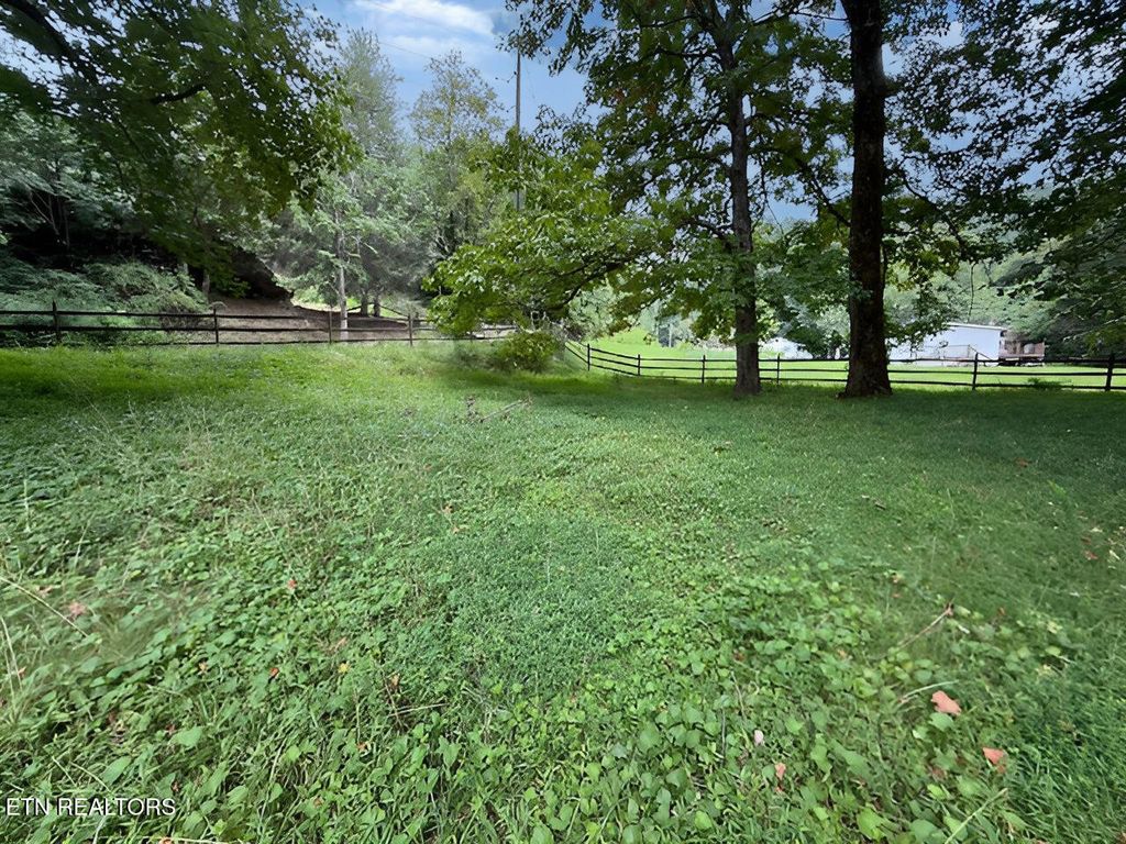 Photo of 2750 Happy Hollow Rd, Sevierville, TN 37862 (MLS # 1319119)