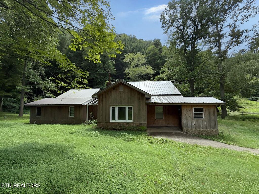 Photo of 2750 Happy Hollow Rd, Sevierville, TN 37862 (MLS # 1319119)