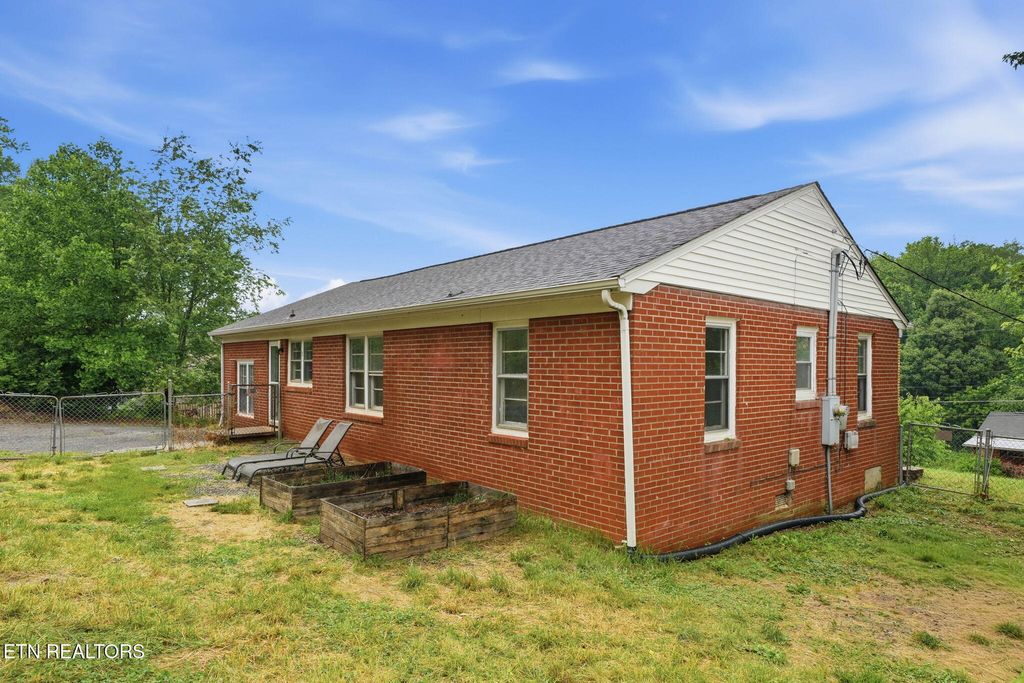 Photo of 415 Parker Rd, Morristown, TN 37813 (MLS # 1342235)