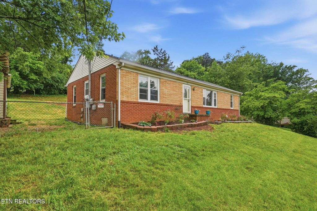 Photo of 415 Parker Rd, Morristown, TN 37813 (MLS # 1342235)
