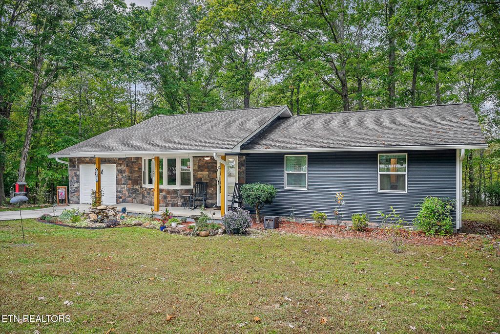 Photo of 155 Lakeshire Drive, Crossville, TN 38558 (MLS # 1336503)